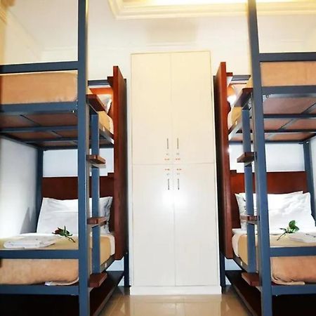 Townhouse Oak Vip Suites, Near Pnr Pasay Evangelista, Makati Manila マカティ エクステリア 写真