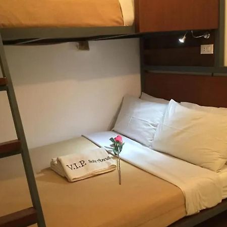 Townhouse Oak Vip Suites, Near Pnr Pasay Evangelista, Makati Manila マカティ エクステリア 写真