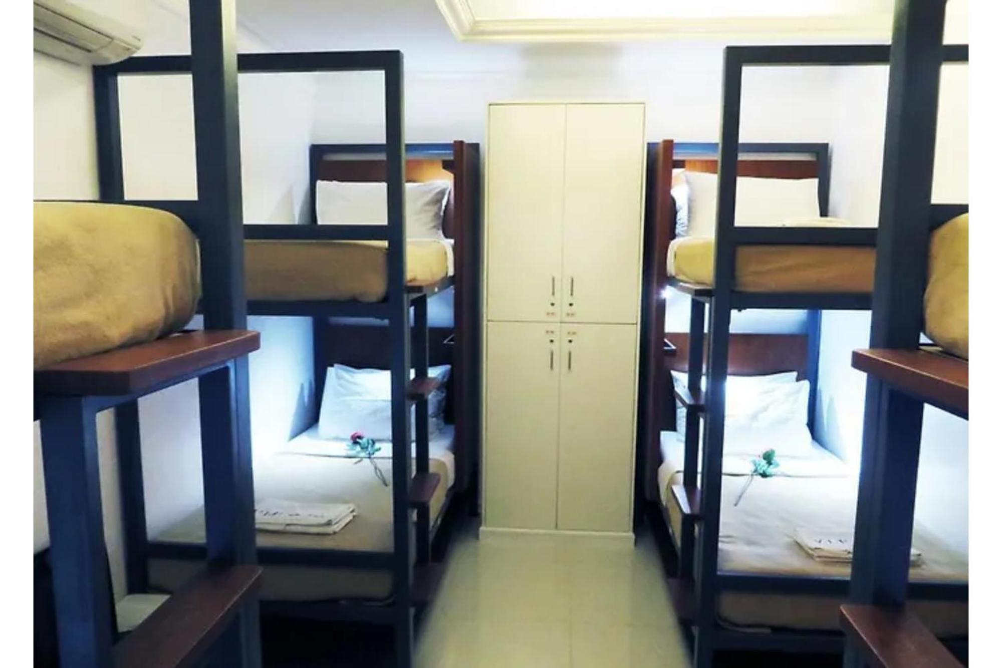 Townhouse Oak Vip Suites, Near Pnr Pasay Evangelista, Makati Manila マカティ エクステリア 写真