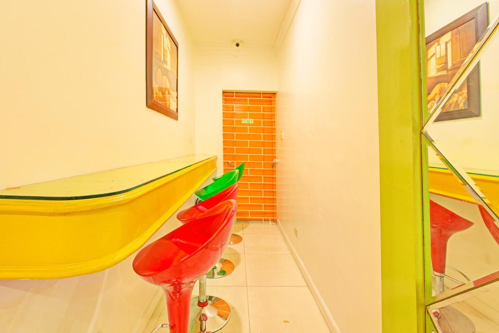 Townhouse Oak Vip Suites, Near Pnr Pasay Evangelista, Makati Manila マカティ エクステリア 写真