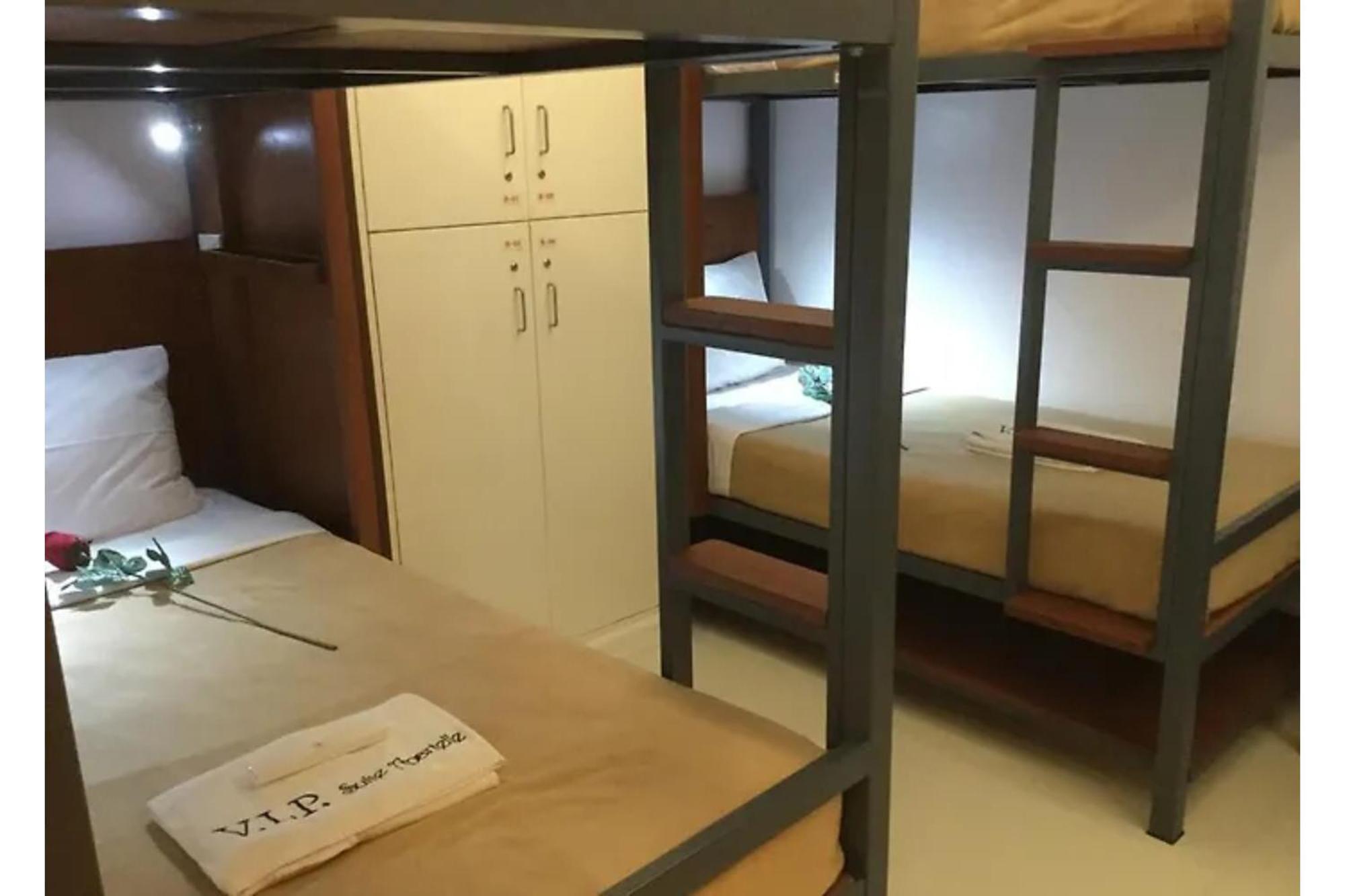 Townhouse Oak Vip Suites, Near Pnr Pasay Evangelista, Makati Manila マカティ エクステリア 写真